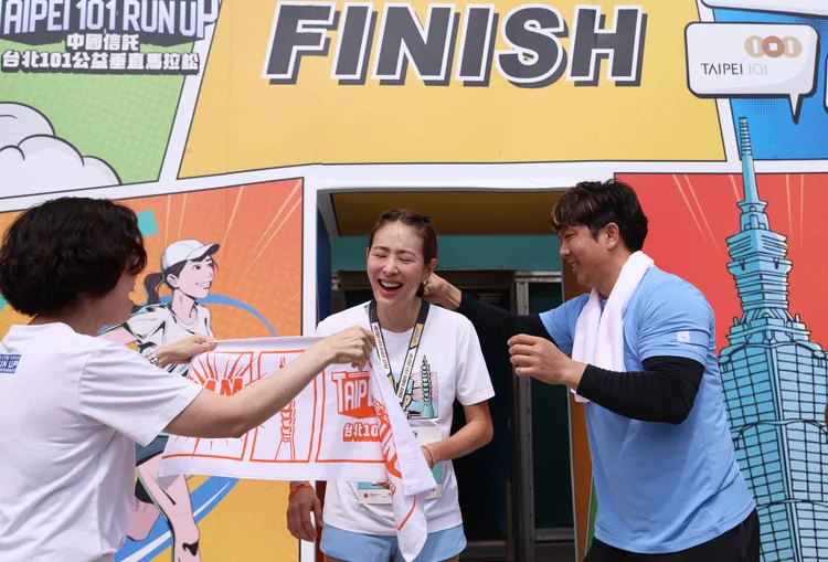 台北101公益垂直馬拉松今盛大登場，董事長賈永婕今參賽自我挑戰組，以26分01秒完賽，賽後大聲喊話「我不要跑了，累死我了！」彭欣偉攝