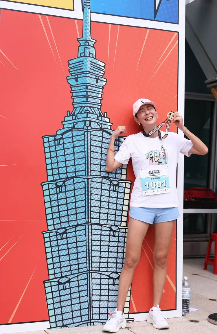 台北101公益垂直馬拉松今盛大登場，董事長賈永婕參賽自我挑戰組，以26分01秒完賽。彭欣偉攝