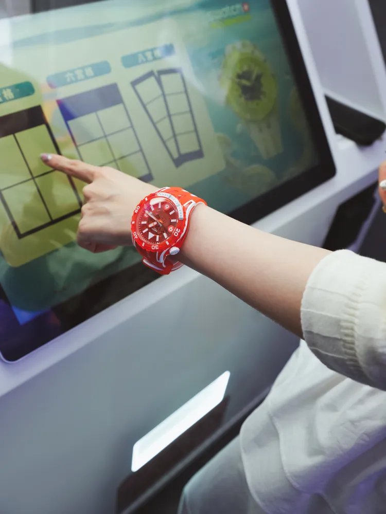 消費者可在限定期間體驗以SCUBAQUA系列為靈感的4款拍貼機。品牌提供