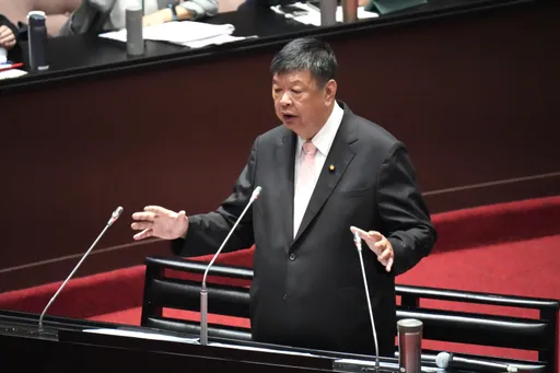 交通部下修長者換照年齡 73歲藍委:那我真的要去考試喔?