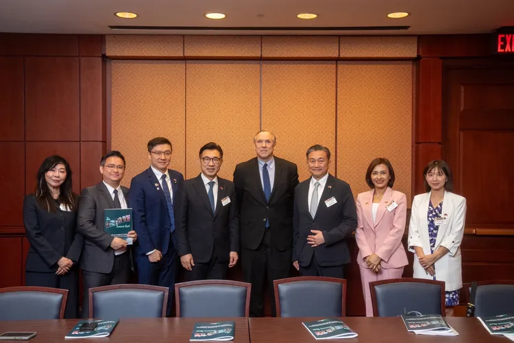 江啟臣指出，代表團已向美方傳達台灣提升自我防衛能力之決心及增加能源採購之意願，並誠盼美方考量將我對美軍購納入雙邊貿易總額，以平衡雙邊貿易。立法院提供