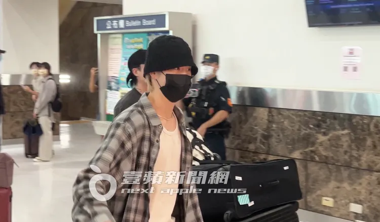 Mark看起來心情不錯。陳薇安攝