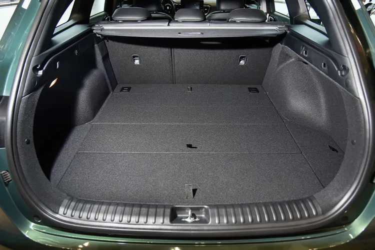 後行李廂擁有521公升的置物空間，於6：4分離可折式座椅椅背傾倒模式下更可擴充至1,581公升。業者提供