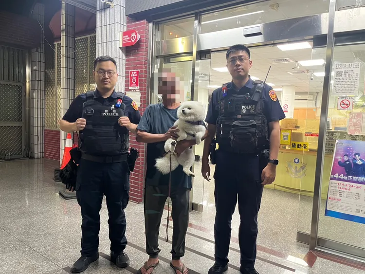 飼主獲報趕到派出所領回「阿財」。翻攝畫面