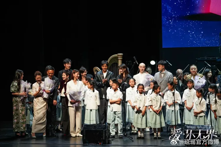 《新還珠格格》演員現身掀起騷動。翻攝瓊瑤官方微博