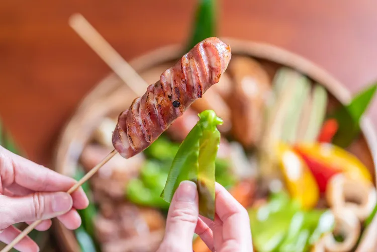 太魯閣晶英酒店特色夏季夜宵，包含帶著微醺酒香的香腸、炭火直烤的玉米，及選用在地食材製成、來自吉安鄉農會的芋頭冰淇淋三選一。太魯閣晶英酒店提供