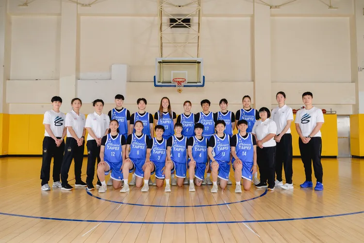 世大運女子籃球培訓隊整體球隊球風不僅快速敏捷，更具有強悍堅毅的風貌。品牌提供