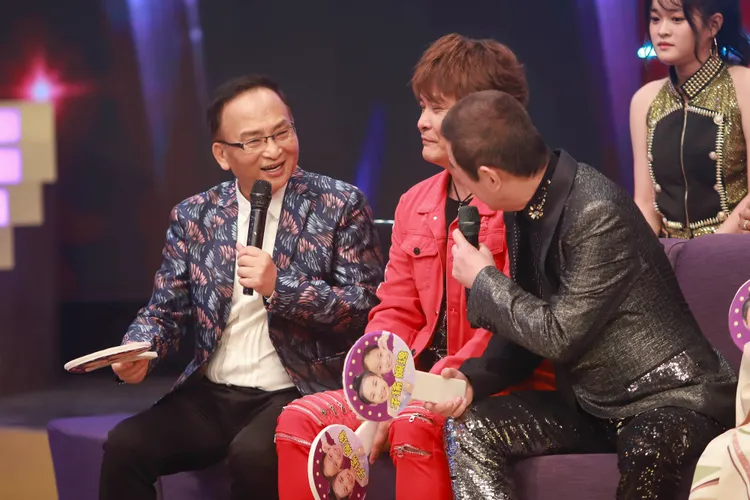 （左起）孔鏘老師、莊振凱以及蔡小虎。民視提供