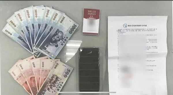 警方利用被害人面交時當場逮捕車手，並起出贓款等證物。民眾提供