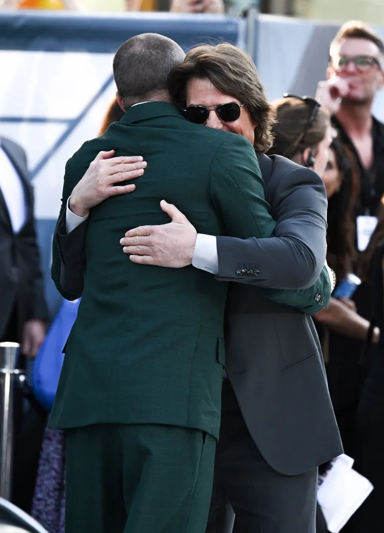 兩人心結傳了多年，在首映上抱抱破冰。路透