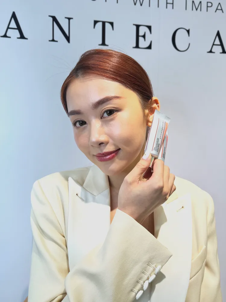 香緹卡水潤頰彩凍，22ml／1900元。張家玲攝