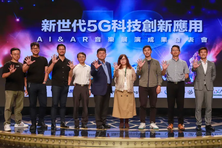 5G科技影音展演創新應用補助計畫大合照。民視提供