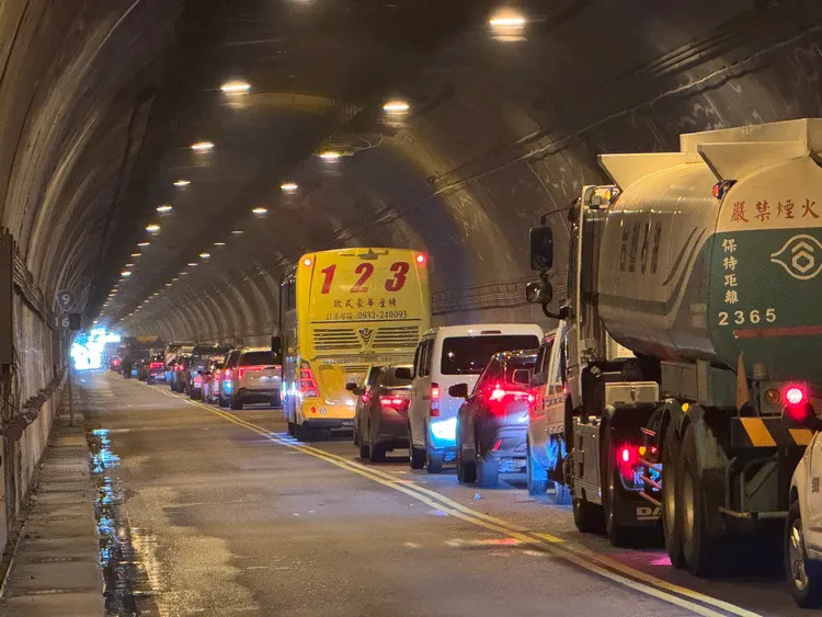 因有救援交管蘇花路廊今早塞車回流3公里。民眾提供
