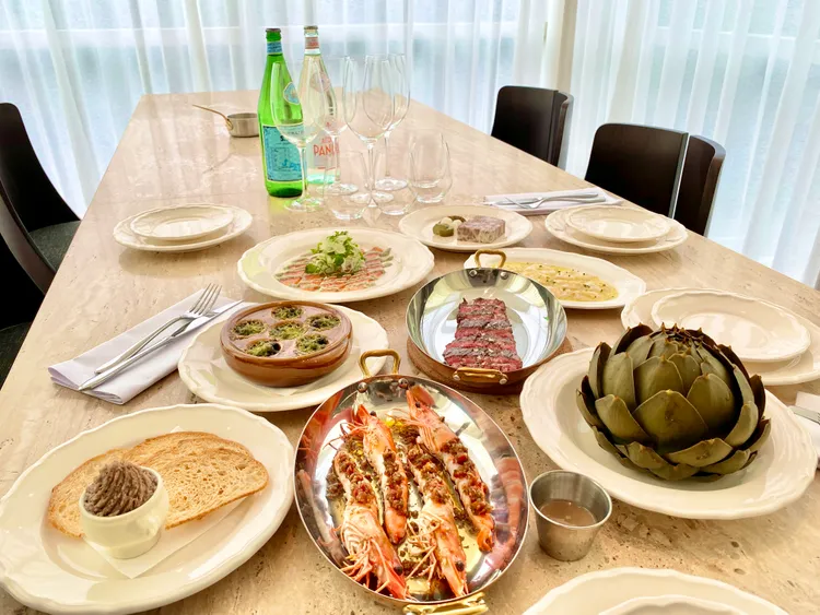 Bonami提供「整顆朝鮮薊佐大蒜鯷魚醬」（右起1）等餐點。莊偉祺攝