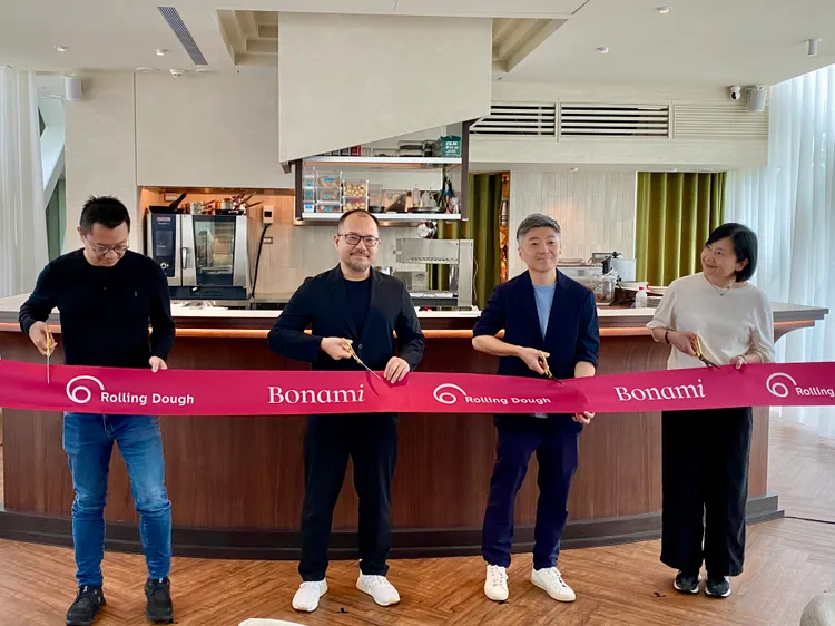 集團創辦人林泉（右起2）表示，在北美館打造餐飲空間就是希望創造逛展後的附加價值。莊偉祺攝