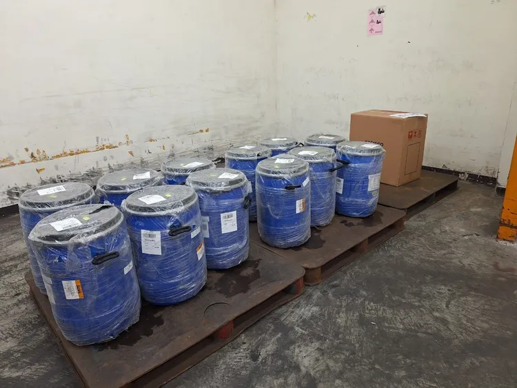 檢方查獲黑幫走私依托咪酯300多公斤，創下台灣新的查緝紀錄。翻攝畫面