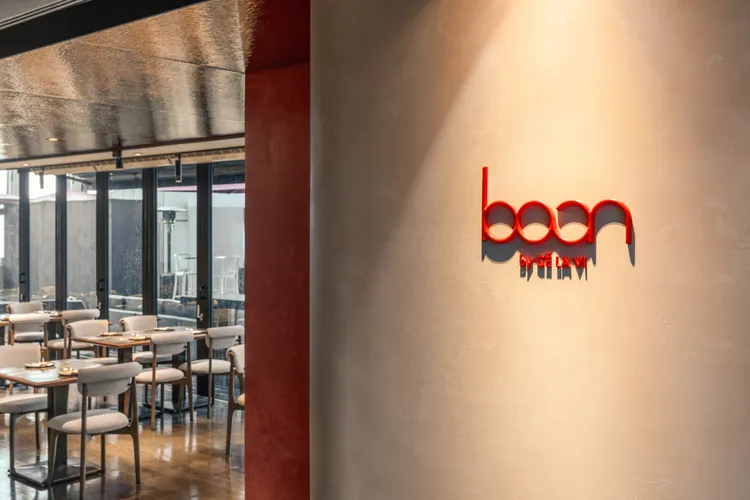 台北信義區全新高空餐酒館boon現代韓式餐酒館開幕。業者提供