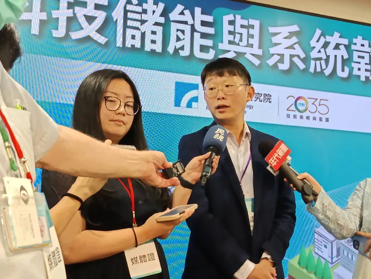 永餘智能總經理陳貽評表示，目前國內儲能系統於工業場域已有不少應用成果，永豐餘目前已建置全台首座汽電共生結合表後儲能系統。許麗珍攝