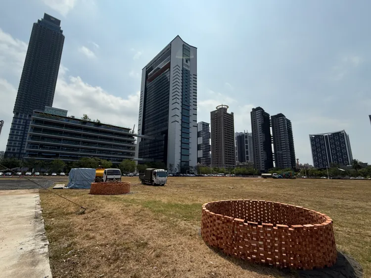 區段周邊新屋房價仍落在主力4-5字頭，未來興富發在特貿三將有微型商辦個案將推出。葉家銘攝