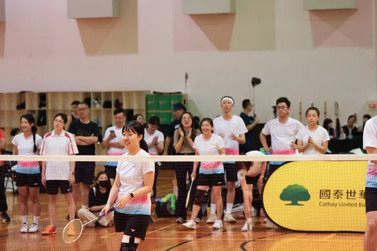 以員工健康為企業永續發展基石的國泰世華銀行，日前於台大體育館舉辦的國泰世華第五屆「2025桌羽球挑戰賽」。國泰世華銀行提供
