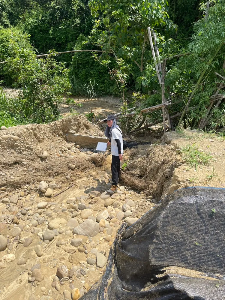 檢察官現場會勘，調查廠商是否有違反水土保持計畫致生危害水土流失。橋檢提供