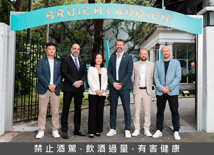 (由左至右)人頭馬君度中國銷售副總裁黃國山、人頭馬君度台灣香港澳門區董事總經理Jerome Canovas、人頭馬君度大中華區CEO彭爽玲、布萊迪酒廠CEO Douglas Taylor、布萊迪酒廠首席調酒師Adam Hannett。業者提供