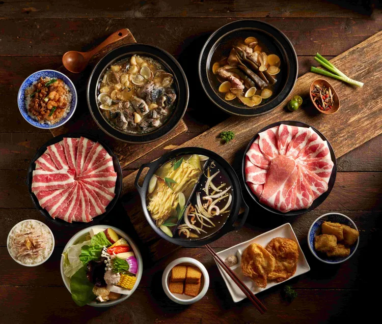 萬客什鍋經典石頭鍋可加價升級鴛鴦鍋。業者提供