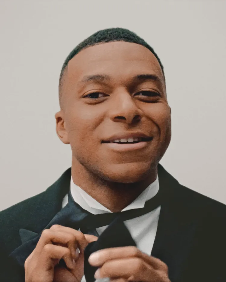 足球巨星姆巴佩為Dior 2026春夏男裝拍攝預告。品牌提供