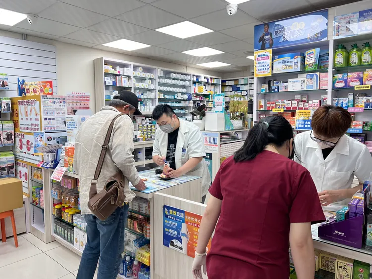 藥師是相當專業的職務，不僅需要經過5年制藥學系培養，還要通過國家考試才可成為藥師。藥師示意圖。黃泓哲攝