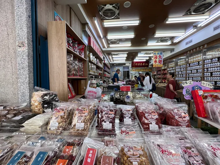 中藥行數量銳減，預估10年後恐剩不到3千家中藥行。黃泓哲攝