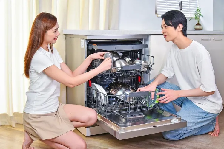擺脫洗碗的日常疲勞，惠而浦洗碗機協助家庭分工更順暢，打造高效又自在的生活節奏。業者提供