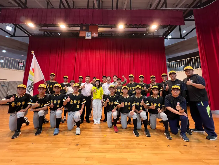 過去陽明高中因棒球資源不足，讓許多家長向鍾佩玲陳情。陽明高中提供