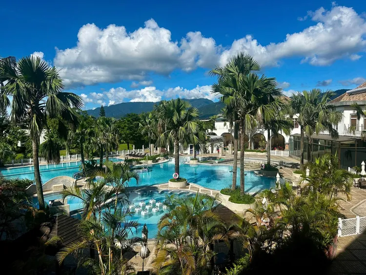 位於台東池上鄉的日暉國際渡假村外觀。翻攝自鄭越才臉書