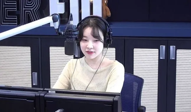 朱賢英的廣播節目由金雅永代班主持。翻攝SBS