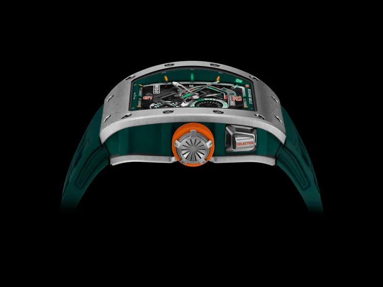 RICHARD MILLE RM 30-01 Le Mans Classic離合擺陀自動上鍊腕錶，42*49.94*17.59mm，五級鈦合金錶殼，藍寶石水晶 錶盤，RMAR2鏤空自動上鍊機芯，動力儲存55小時，防水深度50米，限量150只。品牌提供