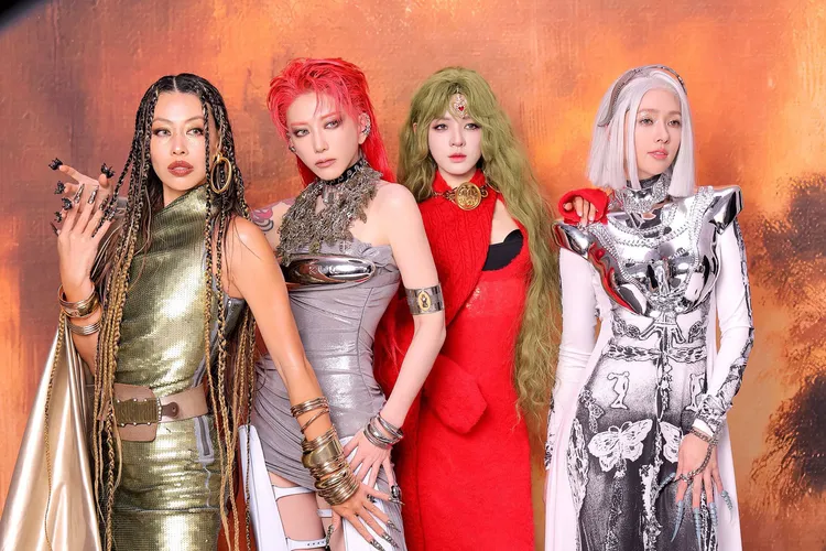 郭碧婷（右起）和一起參加《乘風2024》的張予曦、劉忻、蔡詩芸組女團「ROLLING SISTERS」。翻攝ROLLING SISTERS微博