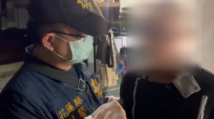 陳男被警方逮捕時仍渾身酒氣。民眾提供