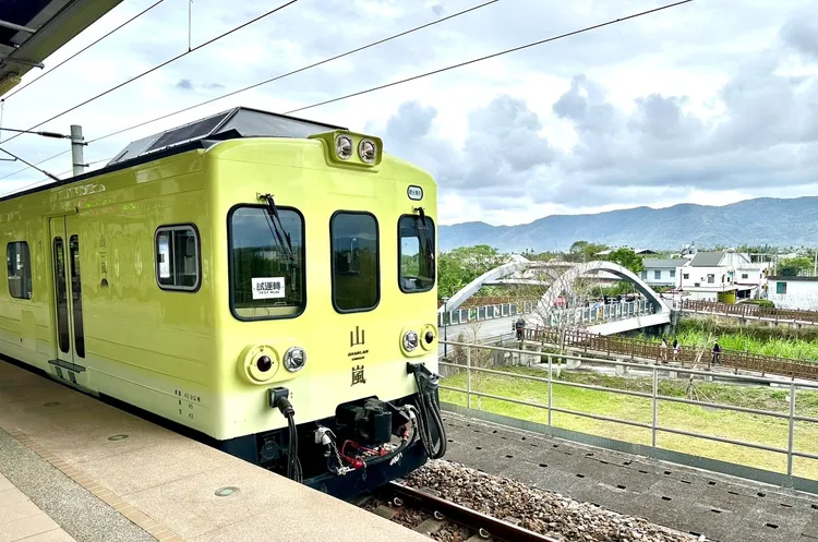 縣府與雄獅旅行社推出台鐵山嵐號觀光列車，推花東縱谷觀光。翻攝花蓮觀光粉絲團