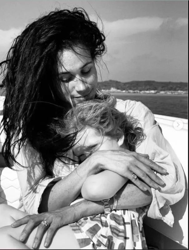 梅根在美國加州時間3日午夜上傳照片，祝賀女兒莉莉貝4歲生日快樂。翻攝梅根IG