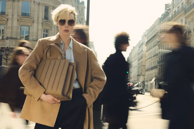 Whitney包款於今年迎來10周年。品牌提供