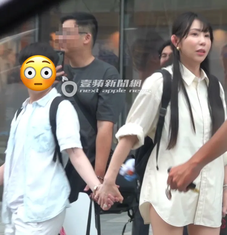 梓梓跟幸運粉絲手牽手。特勤中心攝