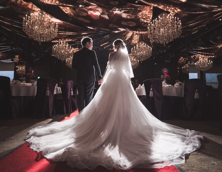 君品酒店推「愛在君品•璀璨依舊」住房專案，邀請新人回娘家，重溫幸福時光。包浩斯影像提供