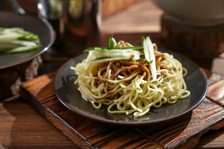 君品酒店早餐時段延長至中午12點，夏季限定涼麵七月起登場。君品酒店提供