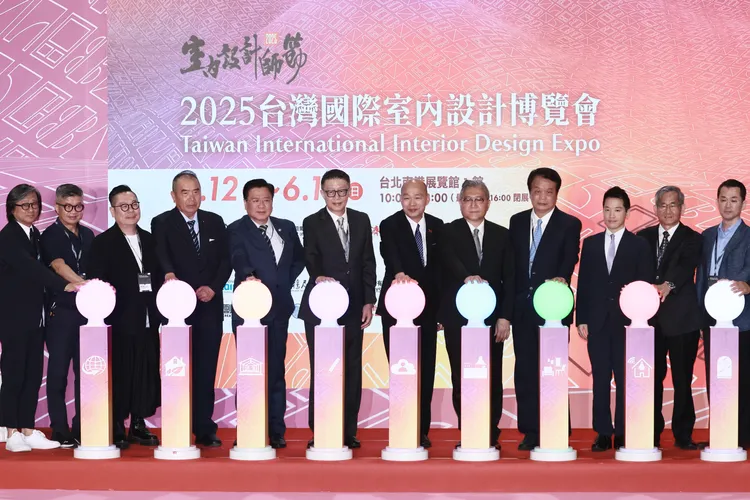 立法院長韓國瑜12日出席，於台北南港展覽館所舉辦的「2025台灣國際室內設計博覽會」。彭欣偉攝