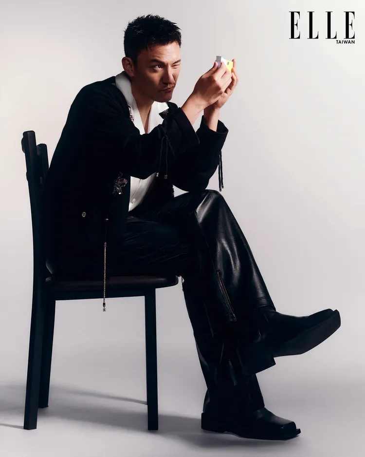 張震拍攝《ELLE》封面。《ELLE》國際中文版提供