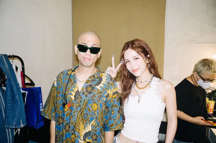 Jocelyn9.4.0（右）開唱，為準歌王呂士軒集氣奪金。寬宏藝術提供