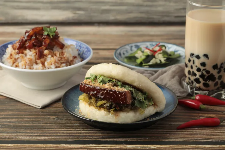 君品酒店暑期推出台味手作課程，邀旅人親手製作多道經典台灣美食。雲朗觀光提供