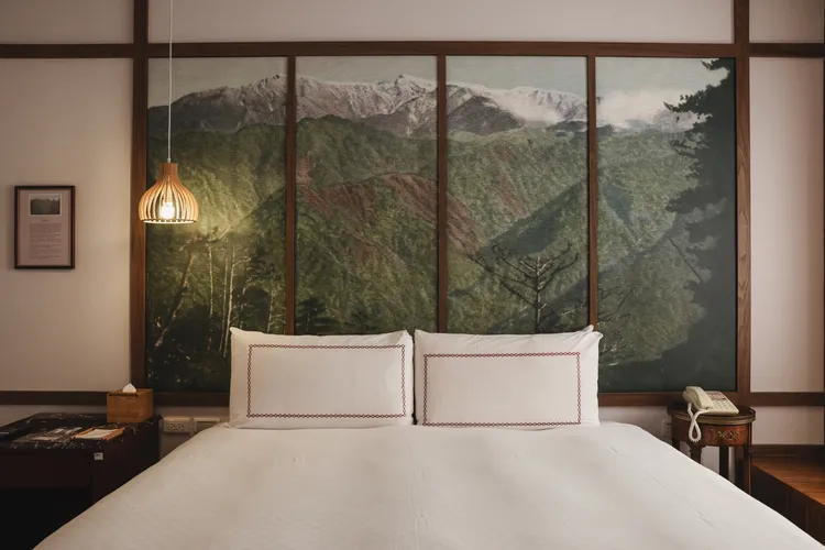 日和雙人房結合阿里山山脈與綠意的設計。阿里山賓館提供