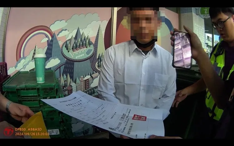 李姓車手先在北市面交拿走98萬，隔天到南市被逮，遭譚艾珍提告求償。民眾提供