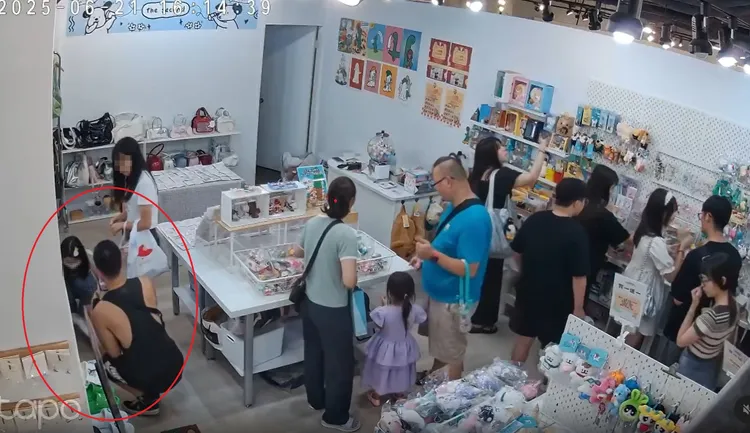「吊嘎男」蹲下拍攝女店員正面，令女店員感到不舒服，事後到警局報案。翻攝Threads